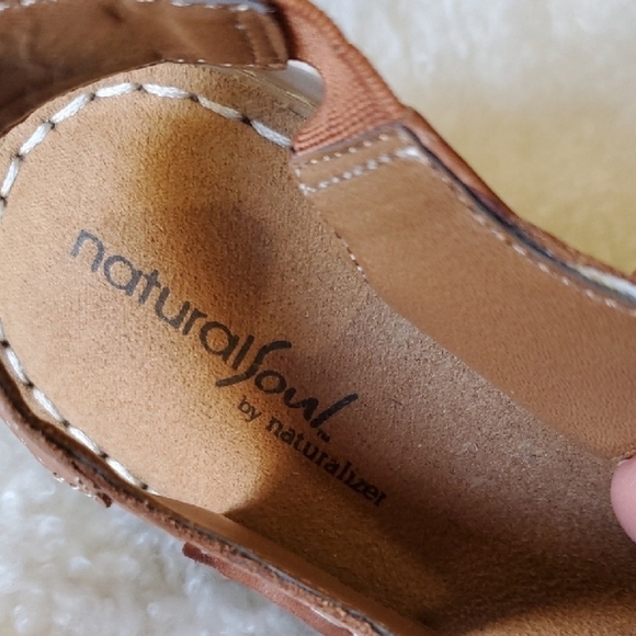 Natural Soul Tan Sandals with Slingback Design and Woven Straps - Picture 3 of 10